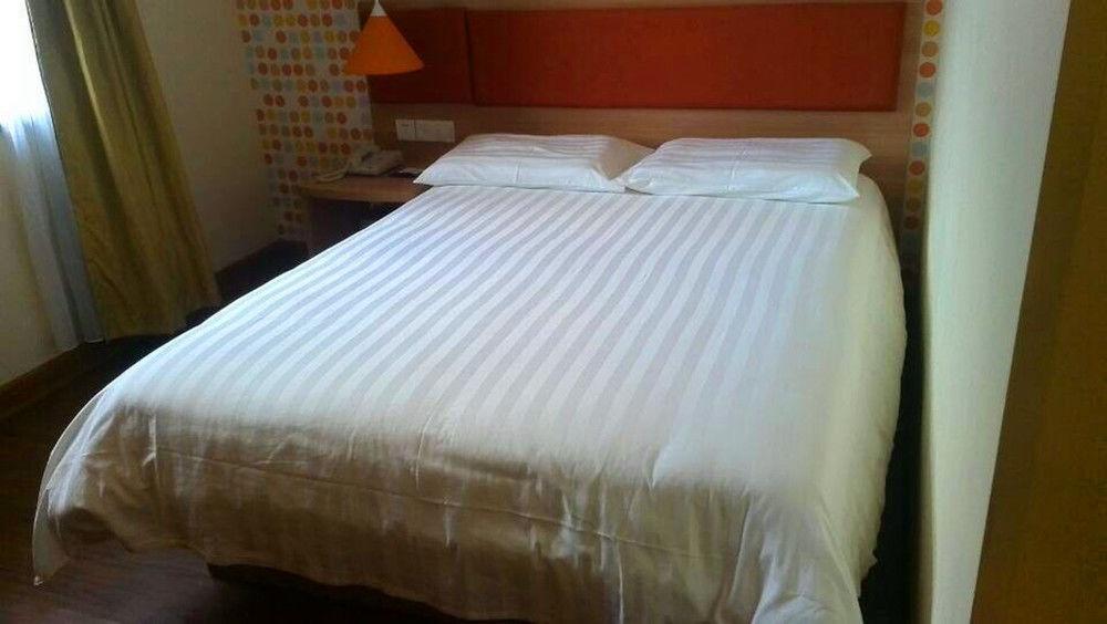 Home Inn Canton Esterno foto